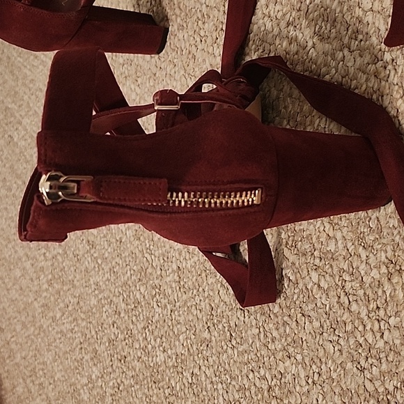 Shoes - Picture 3 of 4